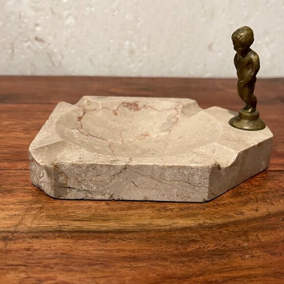 VTG Stone Marble Ashtray with Brass Bruxelles Brussels Cherub Boy Peeing Statue - Picture 6 of 10